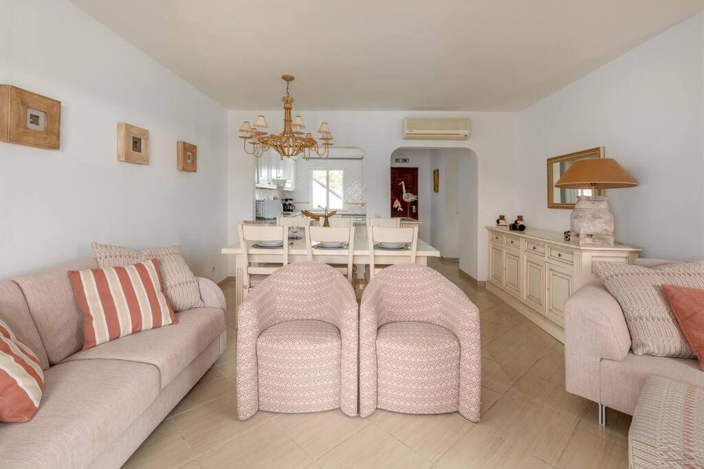 Vakantiehuis Moradia Olhos De Agua - 3 Quartos - 6 Camas